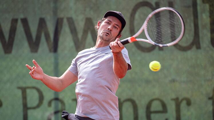 Bei den Herren 30 des TC Michelau überzeugte nur Thomas Endres (Bild) voll. Er siegte im Match-Tiebreak des Einzels und im Doppel an der Seite von Thomas Fugmann.  Foto: Klaus Gagel