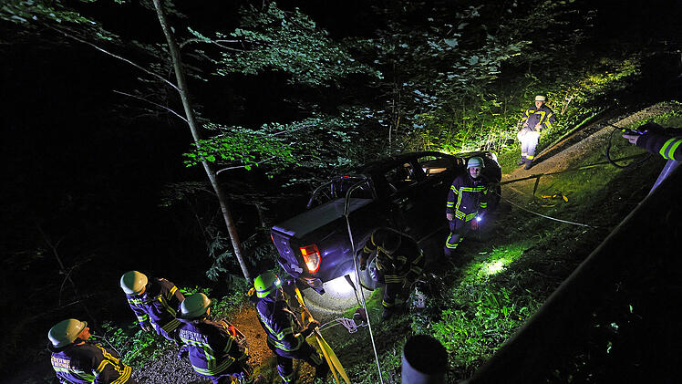 Auto rutscht von Wanderweg ab bei Bad Reichenhall ab