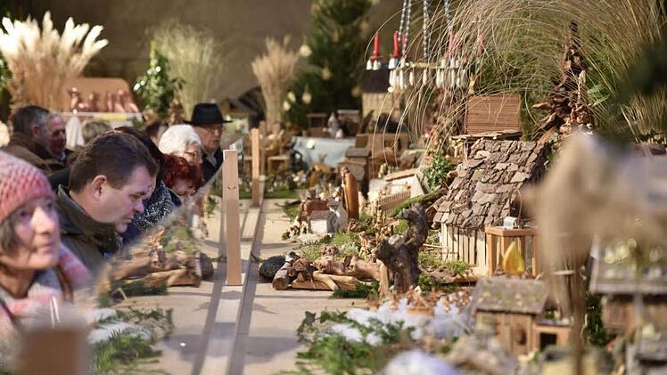 Auf viel Interesse bei den Besuchern des Königsberger Weihnachtsmarkts stieß die Krippenausstellung in der Marienkirche.