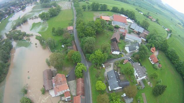 Auch im Landkreis Kulmbach überfluten regelmäßig Bäche und Flüsse die Landschaft, wie im Jahr 2013 in Dreschen in der Gemeinde Neudrossenfeld.  Foto: Kai Hacker/Archiv
