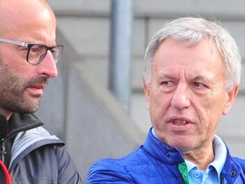 Bilden diese beiden künftig die Doppelspitze beim FC Coburg? Wolfgang Gremmelmaier (rechts) schaut sich öfters Spiele des FC Coburg an. Jetzt hat ihn FCC-Vorsitzender Walter Luft als möglichen, neuen Vereinschef ins Gespräch gebracht; links der stellvertretende Vorsitzende der Vestekicker, Alexander Pietsch.Foto: Hagen Lehmmann