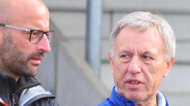 Bilden diese beiden künftig die Doppelspitze beim FC Coburg? Wolfgang Gremmelmaier (rechts) schaut sich öfters Spiele des FC Coburg an. Jetzt hat ihn FCC-Vorsitzender Walter Luft als möglichen, neuen Vereinschef ins Gespräch gebracht; links der stellvertretende Vorsitzende der Vestekicker, Alexander Pietsch.Foto: Hagen Lehmmann