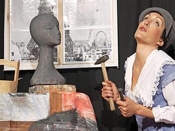 Schauspielerin Clarissa Hopfensitz glänzte in verschiedenen Rollen in der Komödie "Wahnsinnsweiber". Foto: Gerda Völk