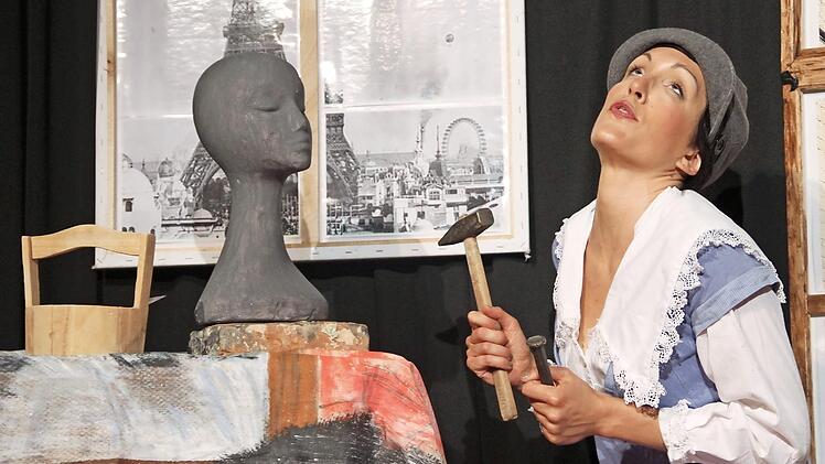 Schauspielerin Clarissa Hopfensitz glänzte in verschiedenen Rollen in der Komödie "Wahnsinnsweiber". Foto: Gerda Völk