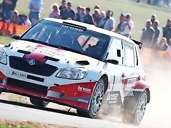Die Gesamtsieger Dominik Dinkel/Christina F&uuml;rst im Skoda Fabia S2000 bei der Wertungspr&uuml;fung "Brunn"  Fotos: Sascha D&ouml;rrenb&auml;cher