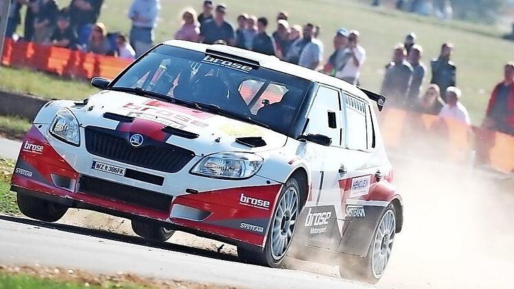 Die Gesamtsieger Dominik Dinkel/Christina F&uuml;rst im Skoda Fabia S2000 bei der Wertungspr&uuml;fung "Brunn"  Fotos: Sascha D&ouml;rrenb&auml;cher