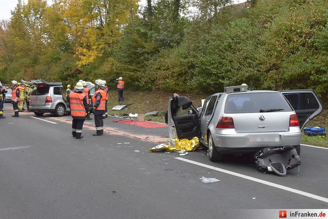 Unfall bei Margetshöchheim: Vier Erwachsene und vier Kinder verletzt
