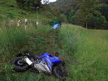 Die Frau kam von der Stra&szlig;e ab, nachdem sie dem Auto ausgewichen ist. Foto: NEWS5 / Merzbach