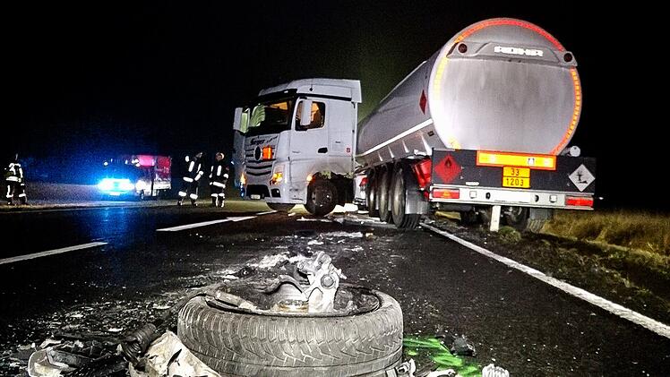 Alkoholisierter Autofahrer kracht in Tanklastzug