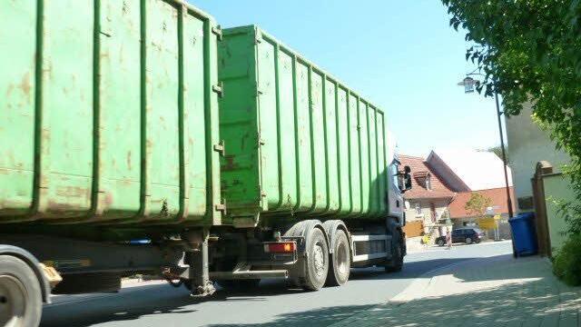 Rund 5000 Fahrzeuge, darunter etwa 600 Lkw, fahren täglich durch Eltingshausen. Foto: privat