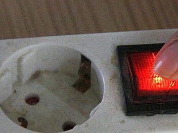 Stand-by-Schaltungen sind Stromfresser. "Besser abschalten", empfiehlt der Energie-Experte Josef Pauli.  Foto: Josef Hofbauer