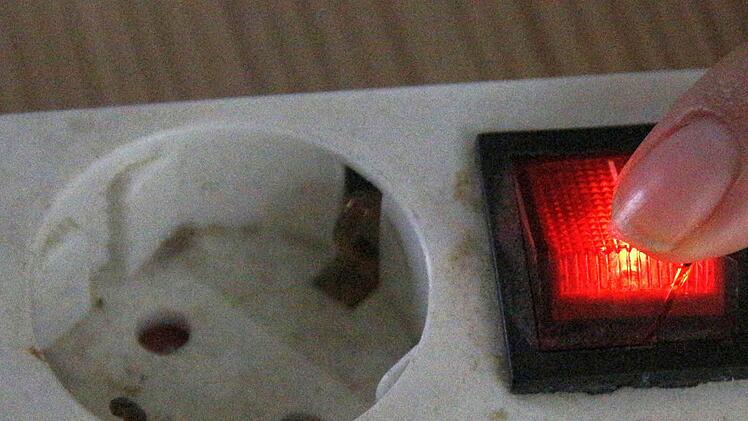 Stand-by-Schaltungen sind Stromfresser. "Besser abschalten", empfiehlt der Energie-Experte Josef Pauli.  Foto: Josef Hofbauer