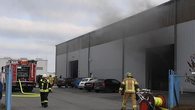 Eine brennende Ölwanne führte zu einer starken Rauchentwicklung in einer Werkstatt im Hafen in Bamberg. Foto: Ronald Rinklef