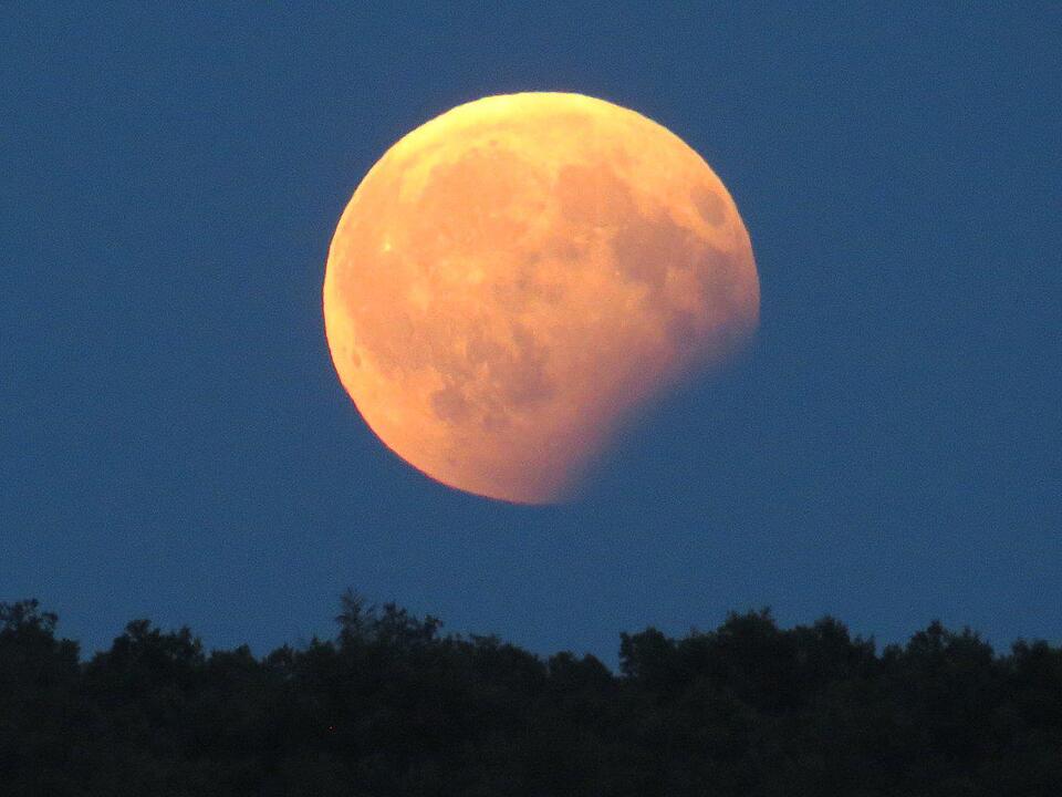 Partielle Mondfinsternis über Frankentielle Mondfinsternis 7. August 2017