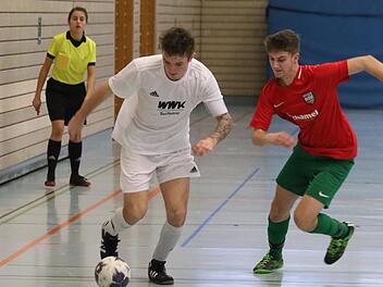 Der FSV Erlangen-Bruck (weiß) und der Baiersdorfer SV zogen ins Halbfinale ein, verloren aber jeweils. Foto: Uwe Kellner