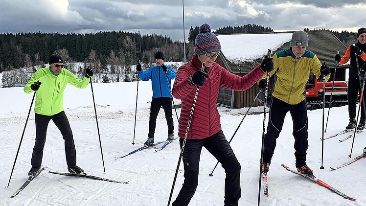 Am Walberngrüner Gletscher fand am Wochenende ein Skatingkurs statt. An Werktagen können die Langläufer ab 17 Uhr auch mit Flutlicht trainieren.
