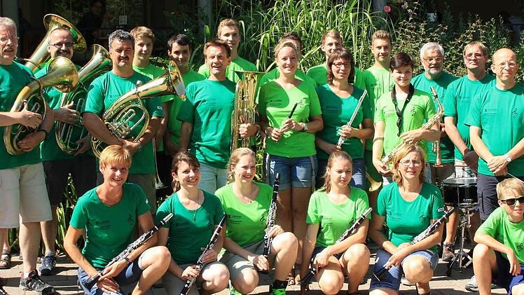 Die Musiker des Vereins Frohsinn. Trotz der guten Beteiligung der jungen Musikerinnen und Musiker bleibt das Hauptaugenmerk der Nachwuchs.  Foto: Günther Straub
