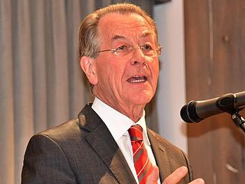 Franz Müntefering hielt die Festrede beim ASB anlässlich vieler Ehrungen. Foto: Gabi Arnold