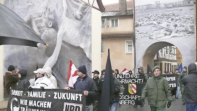 Mit Holocaust-Transparenten konterten die Gräfenberger die NPD-Aufmärsche.  Foto: privat