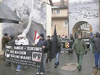 Mit Holocaust-Transparenten konterten die Gräfenberger die NPD-Aufmärsche.  Foto: privat