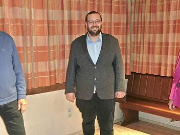 Der alte SPD-Ortsvereinsvorsitzende Tobias Braunersreuther (links) mit seinem Nachfolger Dominik Biedermann und der Kreisvorsitzenden MdL Inge Aures