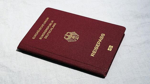 Kreativer Betrug in Bayreuth: 15-Jährige fälscht ihr Alter mit Photoshop