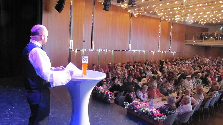 Volker Weigand als Kellner "Kugelblitz".