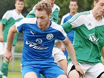 Sascha Engelhardt (l.) und der TSV Neudrossenfeld hoffen auf einen Dreier in Schwabach. Foto: Mularczyk