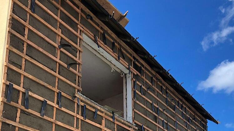 Abrissarbeiten in Wallenfels. Foto: Alexander Löffler