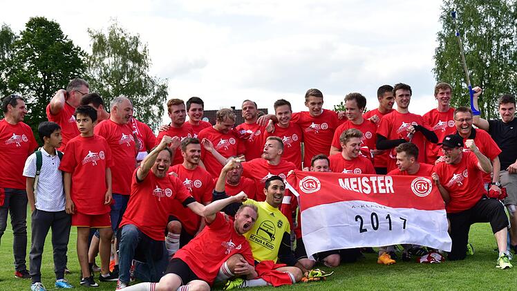 Danial und seine Sportkameraden des FC NeuenmarktFoto: Archiv