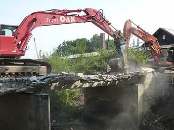 Die Brücke aus dem Jahr 1952 wird bald verschwunden sein. Foto: Gerd Fleischmann