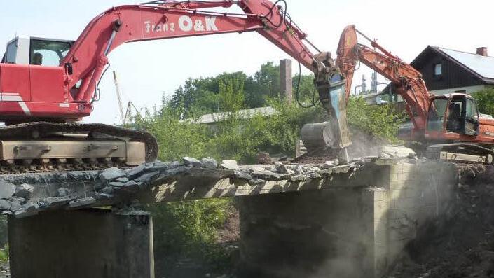 Die Brücke aus dem Jahr 1952 wird bald verschwunden sein. Foto: Gerd Fleischmann