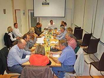 Ein Blick in den Sitzungssaal des Egloffsteiner Gemeinderates im Gebäude der Grundschule. Foto: löw