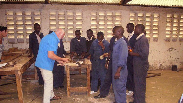 Aufmerksame Zuschauer hatte Peter Klug an einer beruflichen Schule, wo er sein Wissen als Schreinermeister gerne weitergab.
