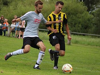Die DJK Wimmelbach (re. Simon Schwarzenbach) kassierte zum Auftakt gegen den ASV Höchstadt ein 0:6 und hofft auf Besserung im Heimspiel am Samstag um 16 Uhr gegen den ATSV Forchheim. Foto: Matthias Hofmann