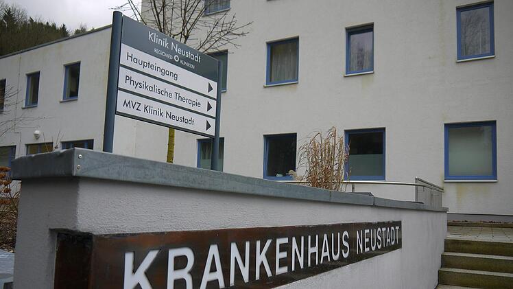 Es  wird sich auf lange Sicht verändern, bleibt aber als Teil des Regiomed-Klinikverbunds erhalten, sagt  Hauptgeschäftsführer Joachim Bovelet: das Krankenkaus im Neustadter Seilersgründchen.Berthold Köhler