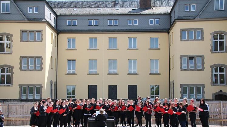 Der Gemeinschaftschor des BBZ  singt. Thomas Malz