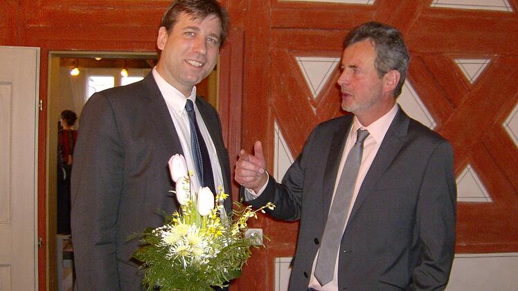 Bürgermeister Hans-Jürgen Nekolla (rechts) mit Landrat Hermann Ulm Foto: Petra Malbrich