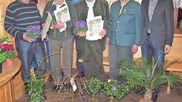 Ehrungen beim Obst- und Gartenbauverein Elsa (von links): Alfred Günther, Ute Schade, Helmut Limmer, Reiner Brückner, Dietrich Florschütz, Gerold Schlosser und Bürgermeister Tobias Ehrlicher  Foto: Stefanie Karl