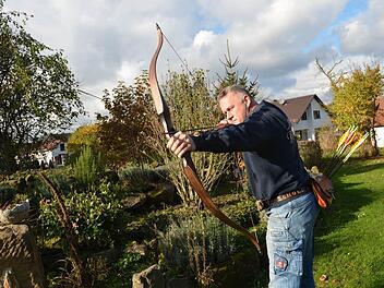 Es braucht Konzentration, Kraft und Gefühl, beim Bogenschießen werden alle Sinne angeregt und man ist stets in freier Natur, sagt Thomas Scholl. Fotos: Karl-Heinz Hofmann