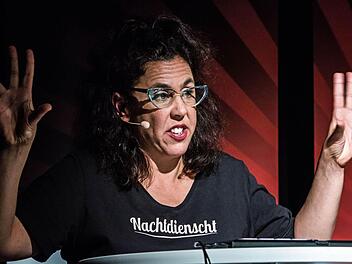 Die Kabarettistin Sybille Bulatschek gastierte im Kongresshaus Coburg.Foto: Jochen Berger