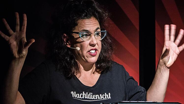Die Kabarettistin Sybille Bulatschek gastierte im Kongresshaus Coburg.Foto: Jochen Berger