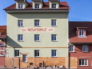 Die Neumühle, das Wahrzeichen Altenkunstadts, beherbergt jetzt bald auch ein Café. Foto: Stephan Stöckel