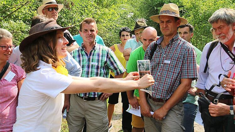 LIFE-Naturführerin Katja Winter machte darauf aufmerksam, dass seltene Tier- und Pflanzenarten den Naturschutz brauchen.