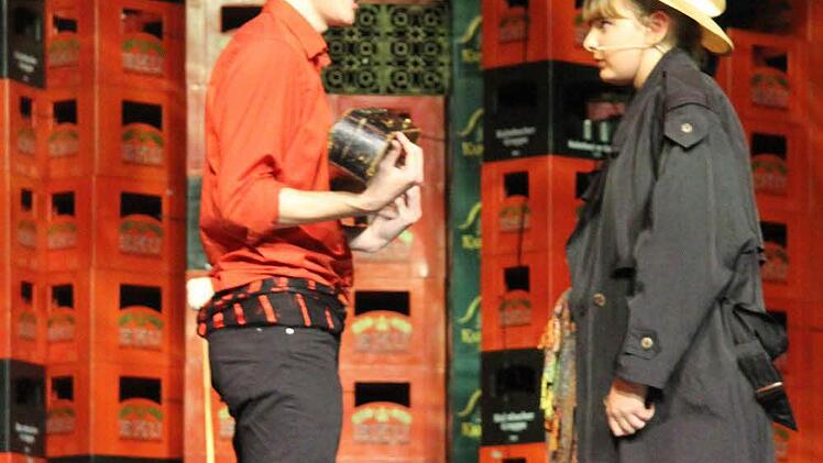 Piratenlehrling Frederic (Hans-Joachim Mytzka) quittiert seinen Dienst bei den Piraten und möchte künftig als Polizist die Piraten ausrotten. Er verabschiedet sich von "Kindermädchen" Ruth.