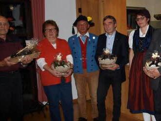 Ehrung der passiven Mitglieder (von links): Hans Dacho (60 Jahre), Manuela Zehe (40), Peter Binsteiner, Siegbert Borst (40), Sabine Dacho, Winfried Albert, Helma Albert und Waltraud Warmuth (alle 40). Foto: Michaela Atzler