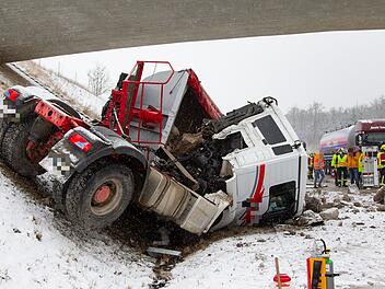 Schwerer LKW-Unfall auf A73