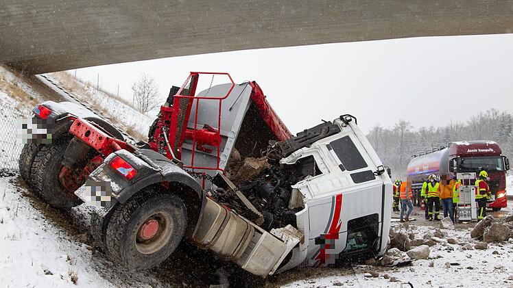 Schwerer LKW-Unfall auf A73