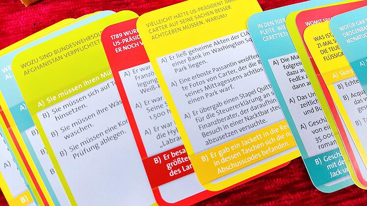 Spiele-Test True Stories: Das absurde Wissensspiel im Quader-Format