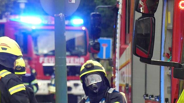 Feuerwehr-Gro&szlig;einsatz in D&ouml;rfles-Esbach: 22 Einsatzkr&auml;fte erleiden Rauchgasvergiftung